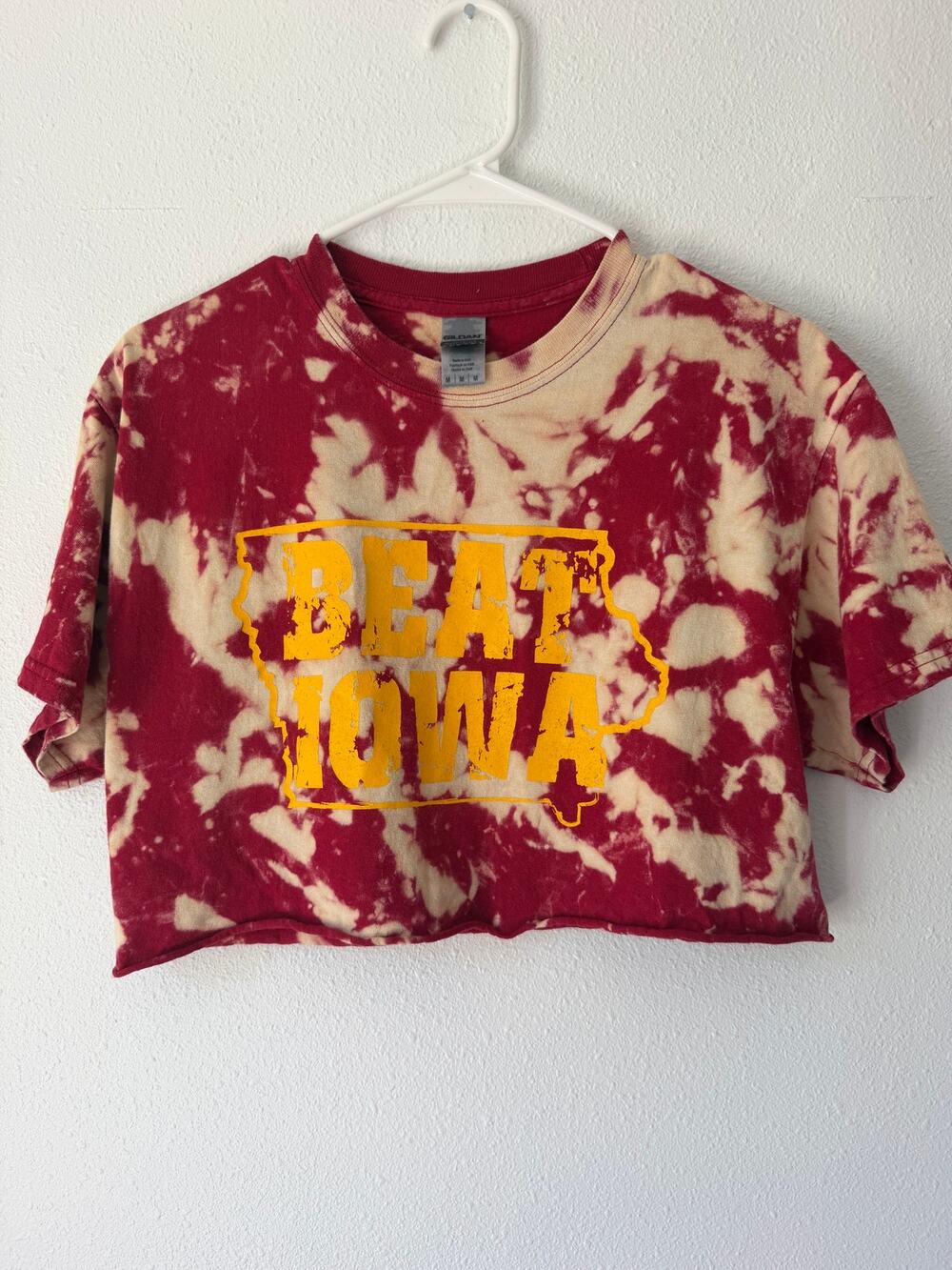 Red Tan Tie Dye Graphic Print Beat Iowa Iowa State Cyclones Cropped Tee Size M